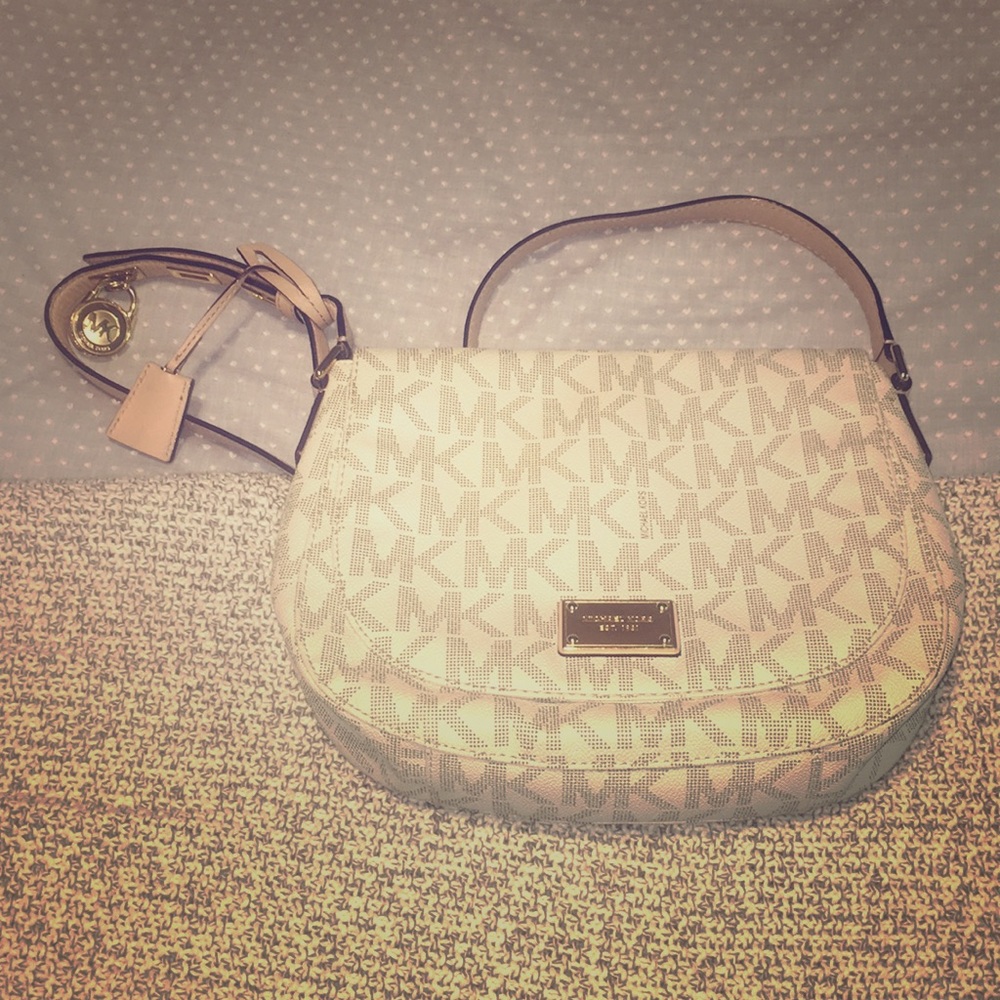 🚫SOLD🚫 Micheal Kors authentic leather cross body